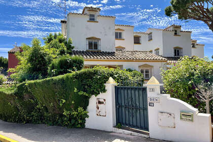 House for sale in Calahonda, Mijas, Málaga. 